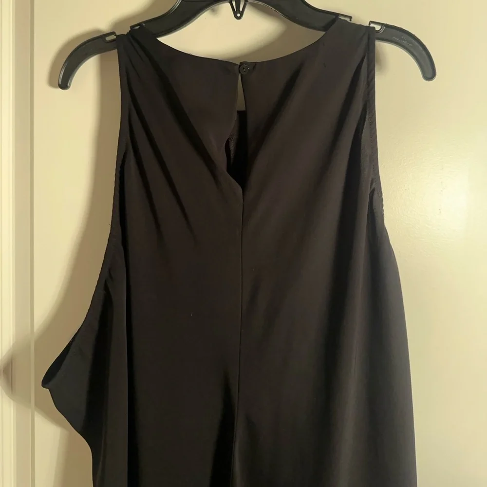 Elegant Black Sleeveless Blouse - Picture 5 of 5